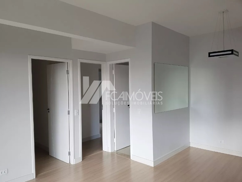 Apartamento à venda com 2 quartos, 70m² - Foto 3